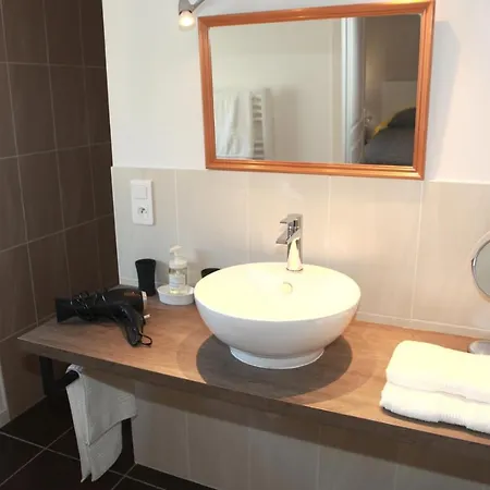 לינה וארוחת בוקר D'hotes La Fontaine!